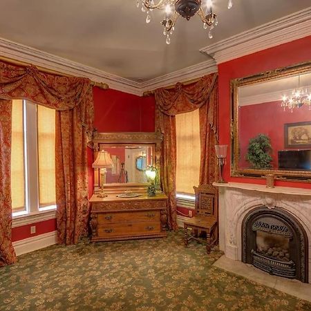 Merry Mansion East Dubuque エクステリア 写真