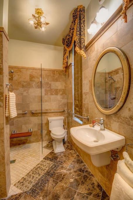 Merry Mansion East Dubuque エクステリア 写真