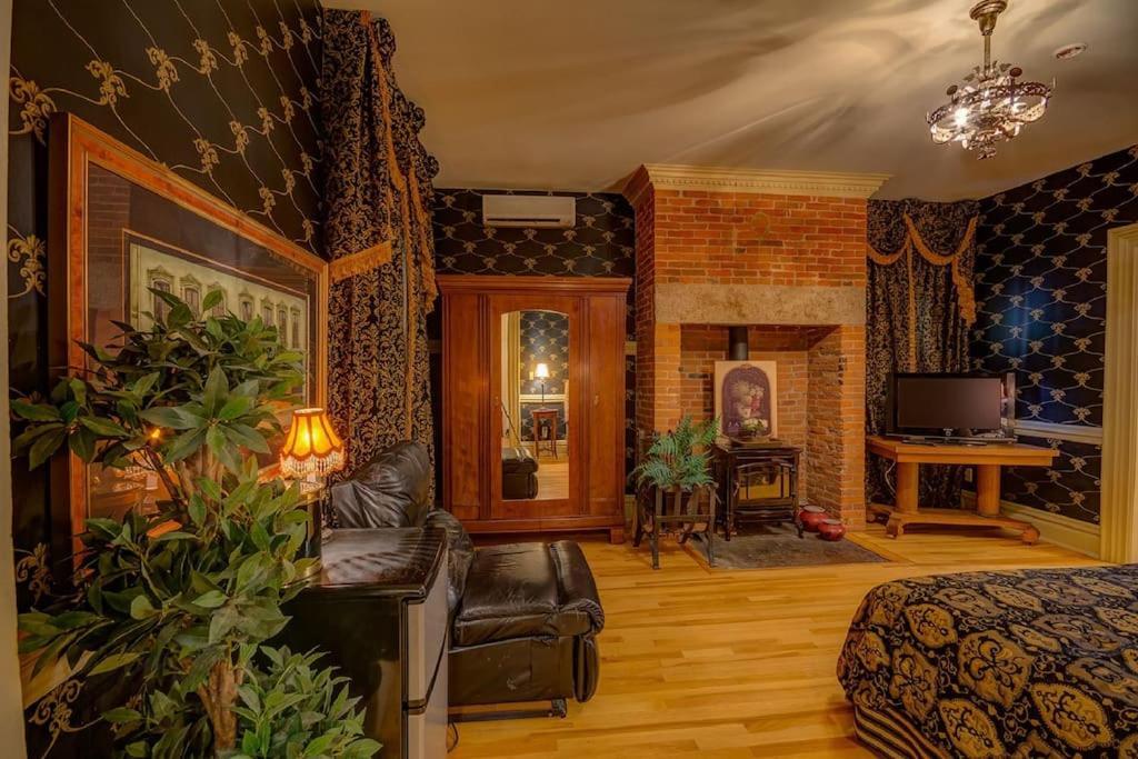 Merry Mansion East Dubuque エクステリア 写真