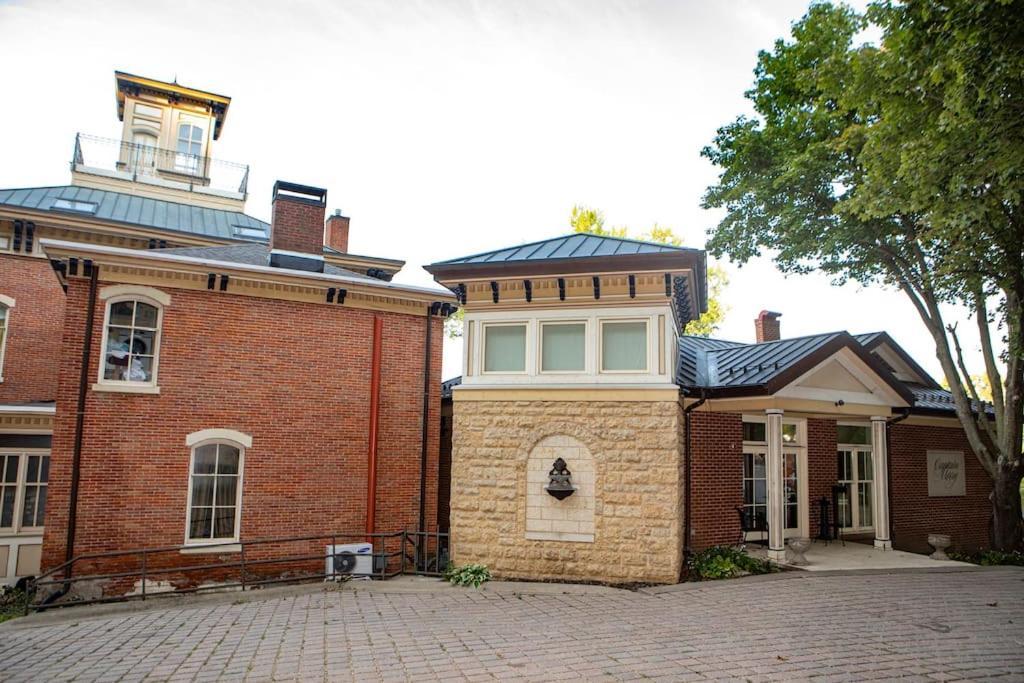 Merry Mansion East Dubuque エクステリア 写真