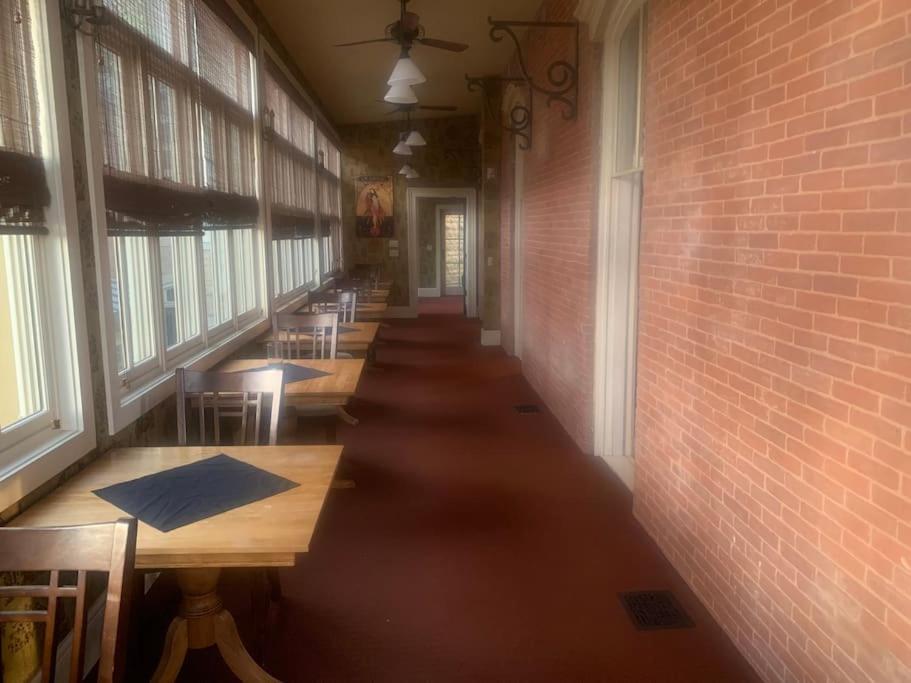 Merry Mansion East Dubuque エクステリア 写真