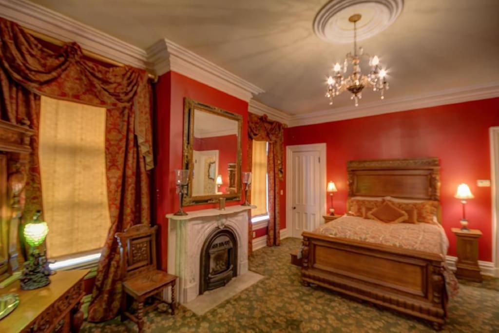 Merry Mansion East Dubuque エクステリア 写真