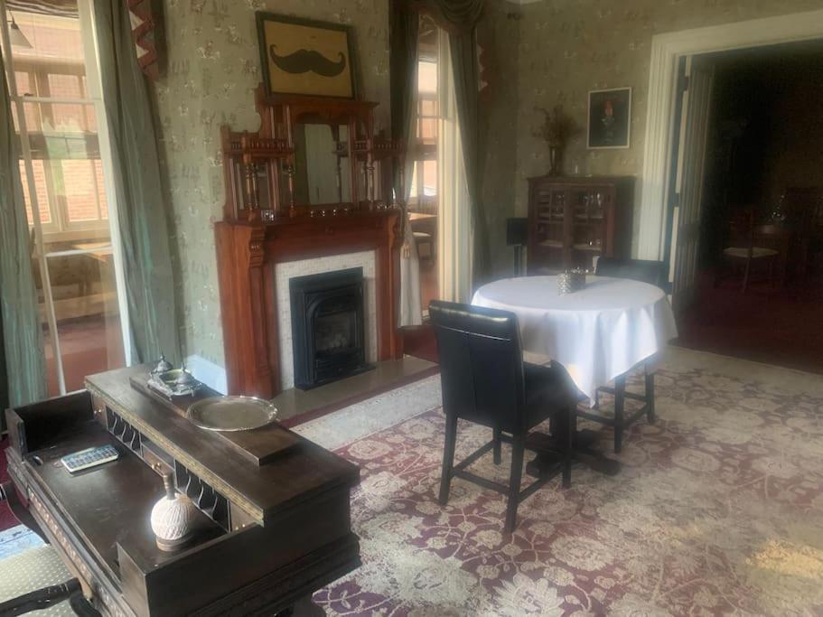Merry Mansion East Dubuque エクステリア 写真
