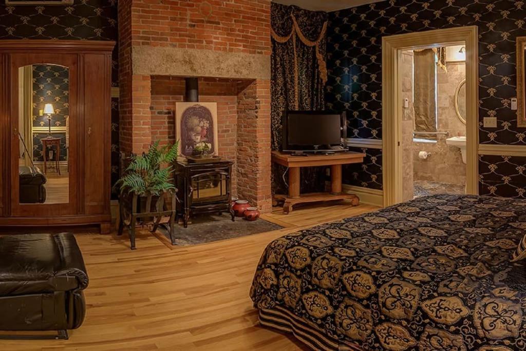 Merry Mansion East Dubuque エクステリア 写真